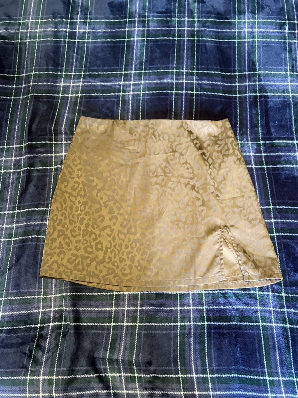 Forever 21 army green leopard print mini skirt. Size M.